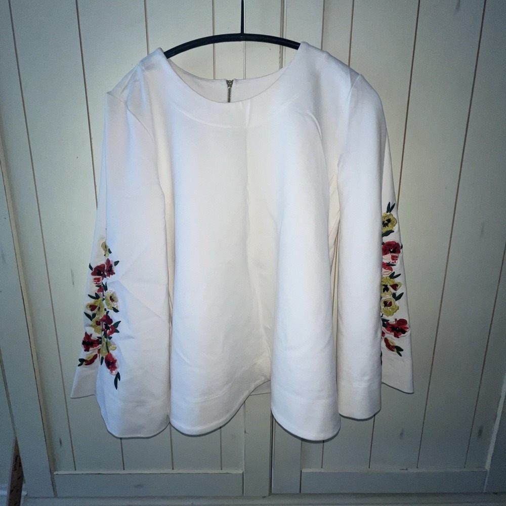 Ann Taylor Women's Small Floral Boho Embroidered Bell Sleeve White Blouse XS